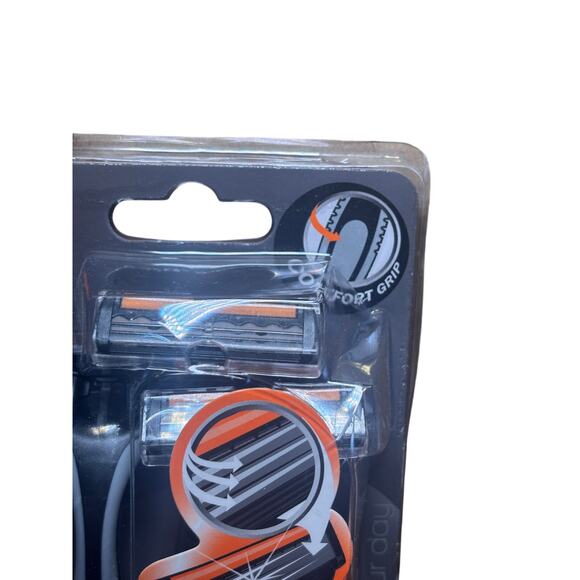 Maximooth Razor 3 Pack Stainless Steel Blade Pivoting Head Lubricating Strip - Picture 7 of 7